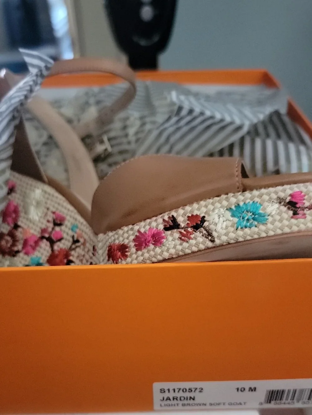 kate spade NWT Sz 10m tan leather wedge sandals with floral embroidered platform